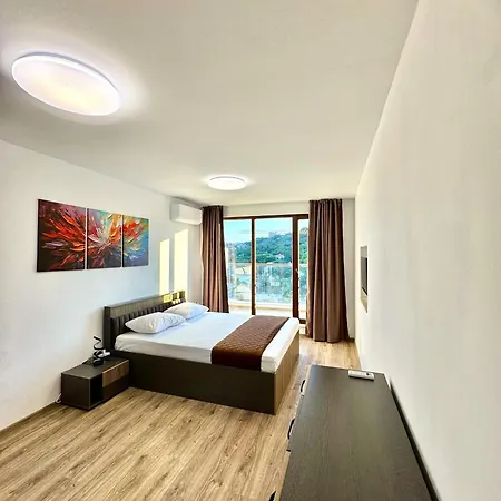 Aparthotel Cabacum Pleasure Beachfront - 50m To And Pool Varna