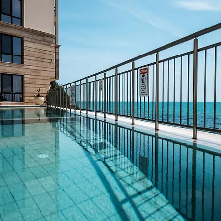 Apartahotel Cabacum Pleasure Beachfront - 50m To And Pool Varna